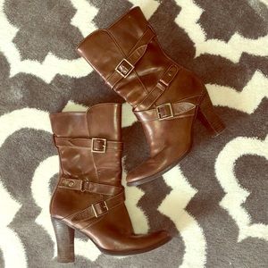 Mid-calf heeled boots with buckles
